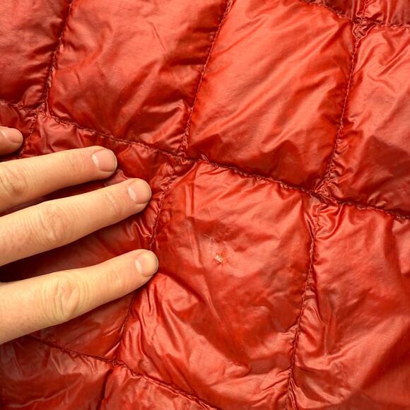 Men's Montbell Red Superior Goose Down Lightweight Puffer Packable Jacket Sz S - Picture 7 of 10